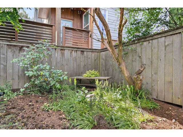 2825 Se HAWTHORNE Blvd, Portland, OR 97214