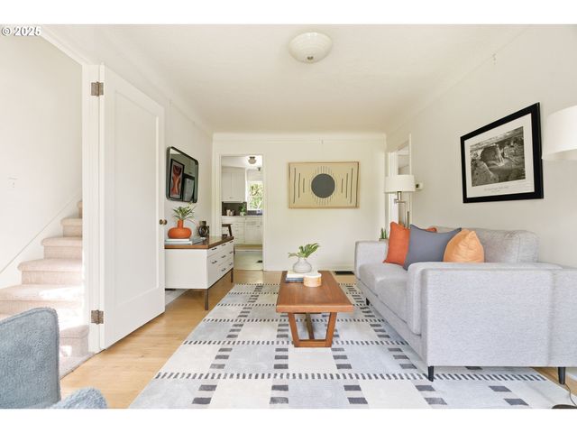 2825 Se HAWTHORNE Blvd, Portland, OR 97214