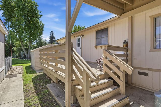 6 Blackberry Ct, Lodi, CA 95242