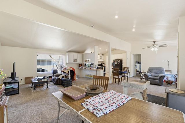 6 Blackberry Ct, Lodi, CA 95242