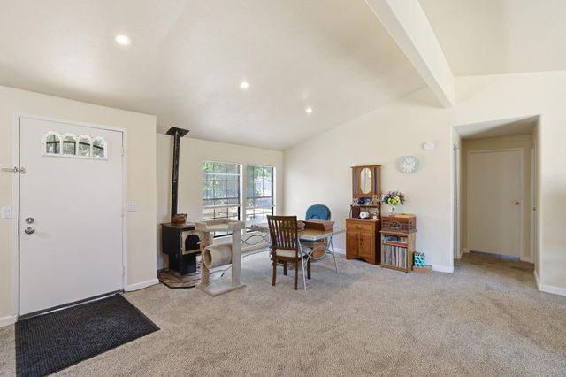 6 Blackberry Ct, Lodi, CA 95242