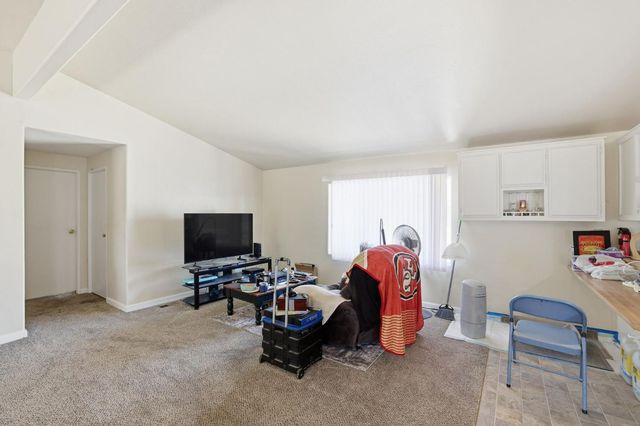 6 Blackberry Ct, Lodi, CA 95242