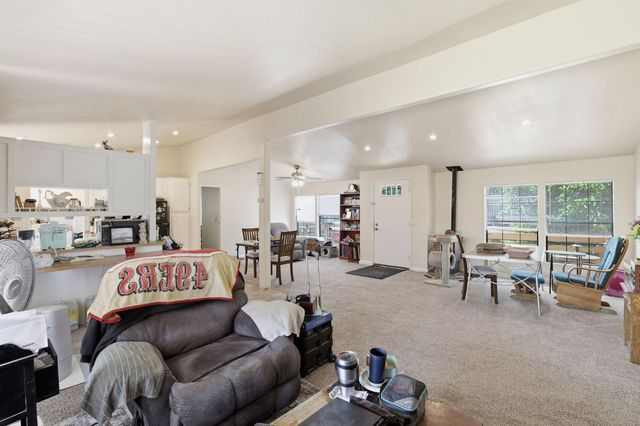 6 Blackberry Ct, Lodi, CA 95242