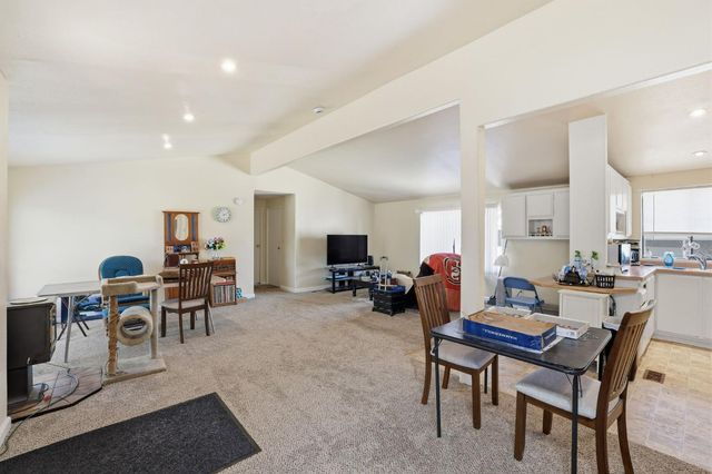 6 Blackberry Ct, Lodi, CA 95242