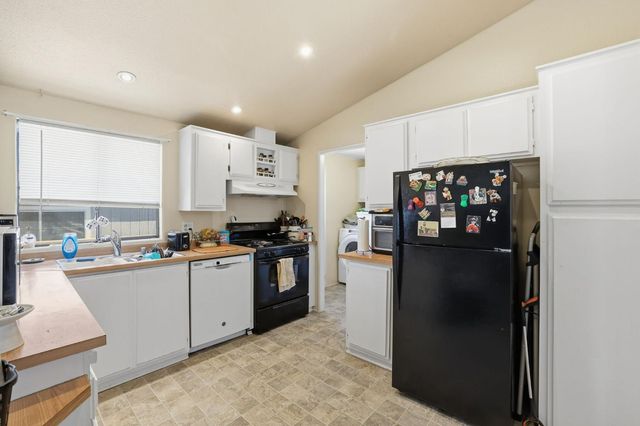 6 Blackberry Ct, Lodi, CA 95242