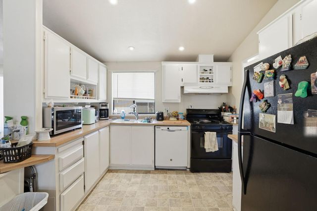 6 Blackberry Ct, Lodi, CA 95242