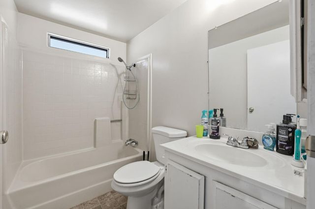 6 Blackberry Ct, Lodi, CA 95242