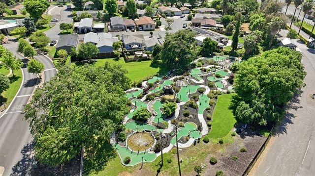 6 Blackberry Ct, Lodi, CA 95242