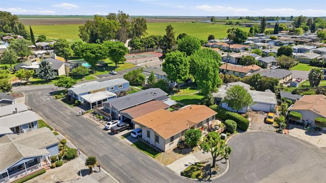 6 Blackberry Ct, Lodi, CA 95242