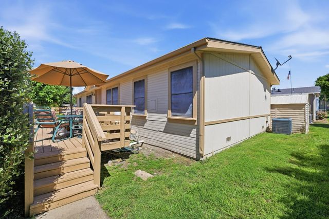 6 Blackberry Ct, Lodi, CA 95242