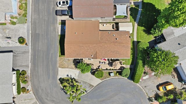 6 Blackberry Ct, Lodi, CA 95242