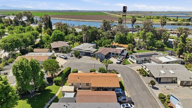 6 Blackberry Ct, Lodi, CA 95242