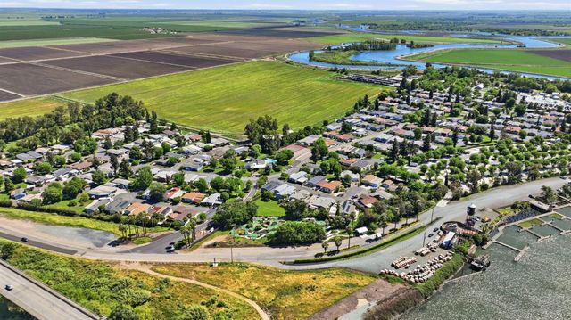 6 Blackberry Ct, Lodi, CA 95242