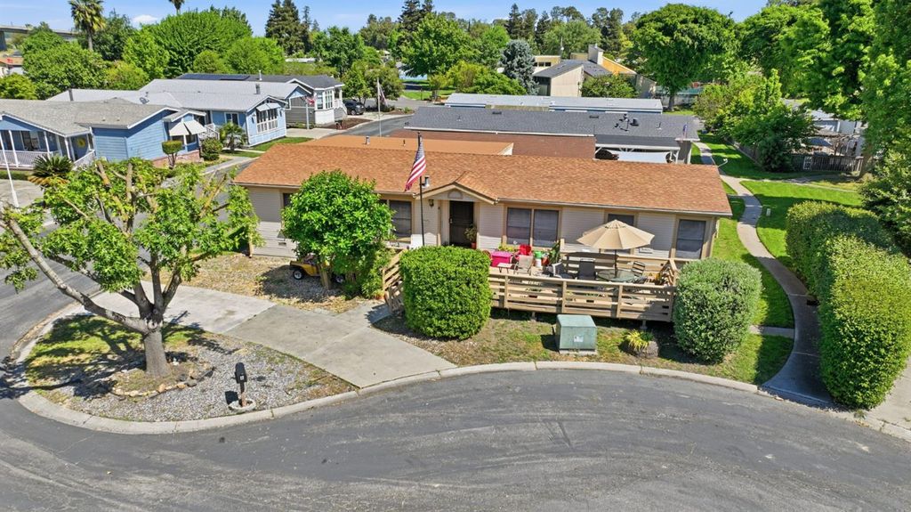 6 Blackberry Ct, Lodi, CA 95242