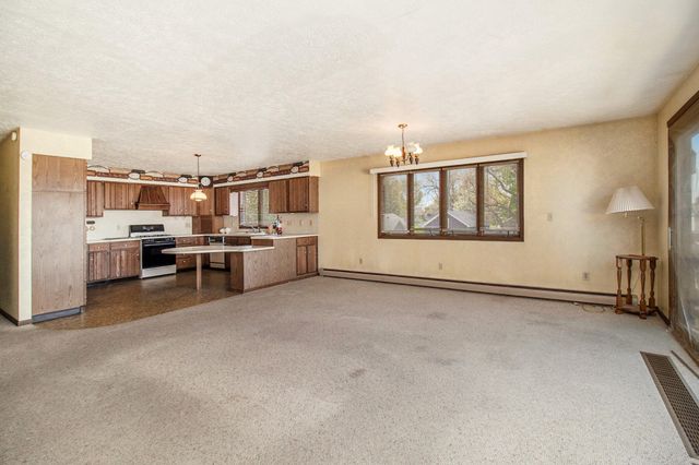 929 S Washington Avenue, Ludington, MI 49431