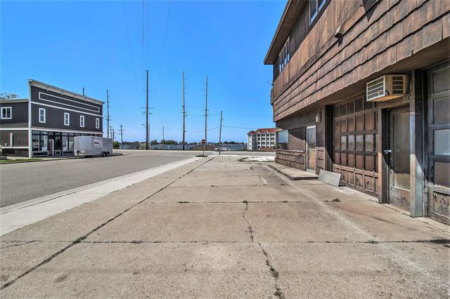 929 S Washington Avenue, Ludington, MI 49431