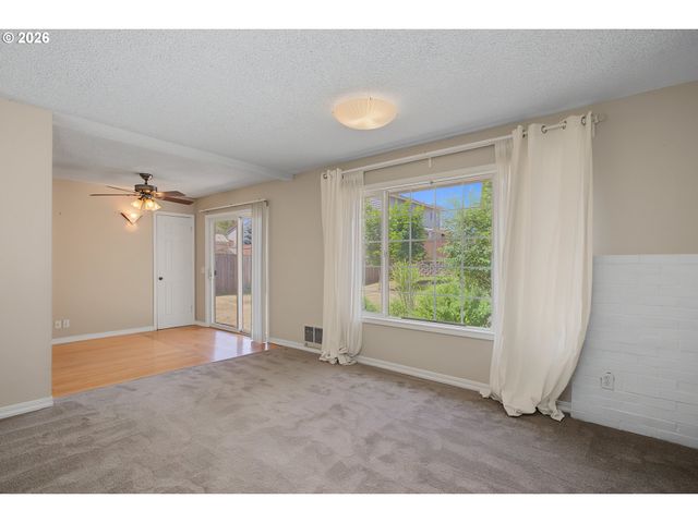 7916 Ne 63RD St, Vancouver, WA 98662