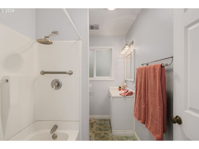 7916 Ne 63RD St, Vancouver, WA 98662