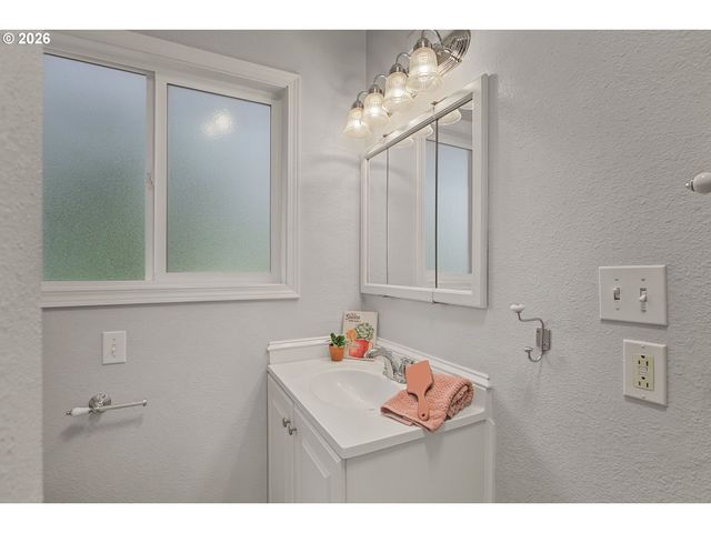 7916 Ne 63RD St, Vancouver, WA 98662