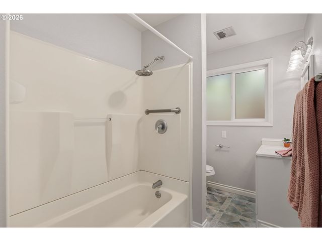 7916 Ne 63RD St, Vancouver, WA 98662