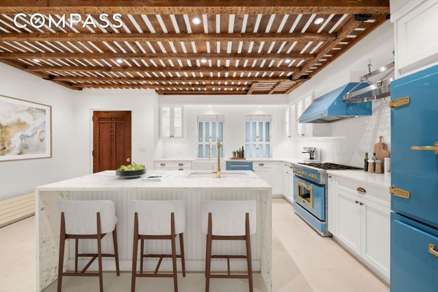 313 W 102nd Street, New York City, NY 10025
