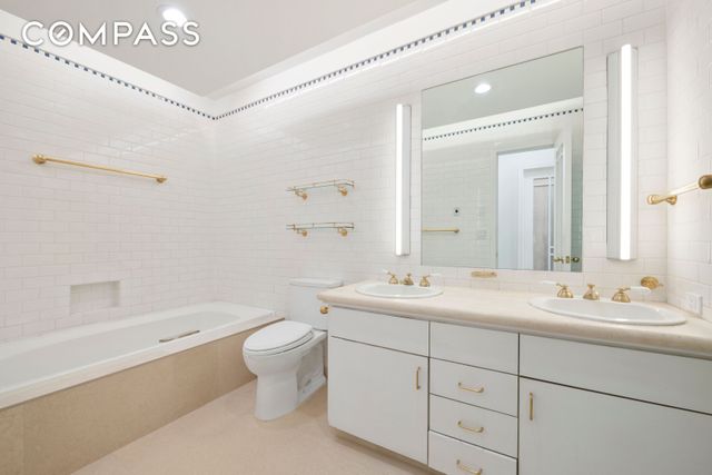 313 W 102nd Street, New York City, NY 10025