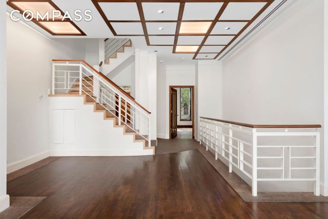 313 W 102nd Street, New York City, NY 10025