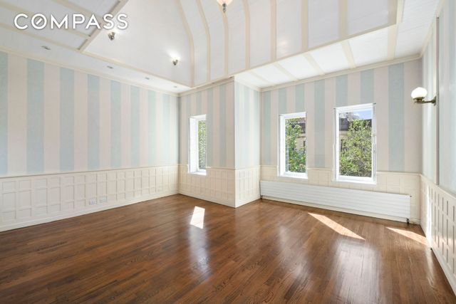 313 W 102nd Street, New York City, NY 10025