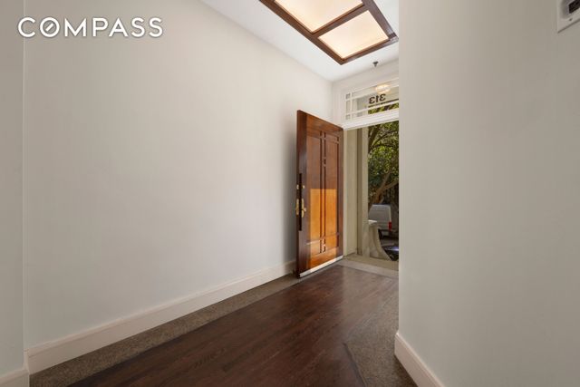 313 W 102nd Street, New York City, NY 10025
