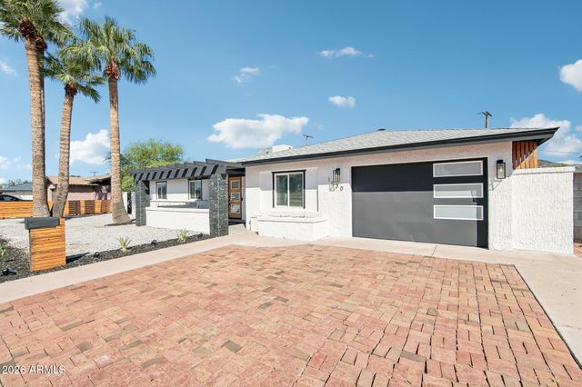 1530 W DUNLAP Avenue, Phoenix, AZ 85021