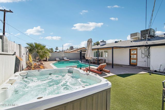 1530 W DUNLAP Avenue, Phoenix, AZ 85021
