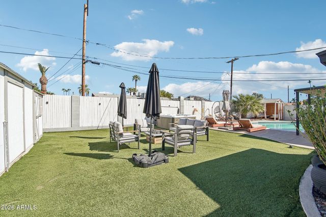 1530 W DUNLAP Avenue, Phoenix, AZ 85021
