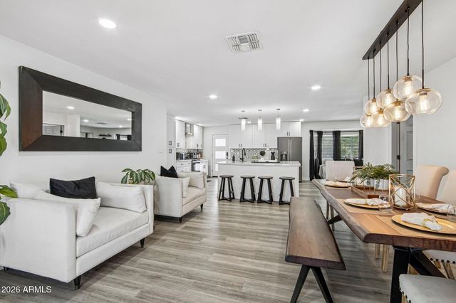 1530 W DUNLAP Avenue, Phoenix, AZ 85021