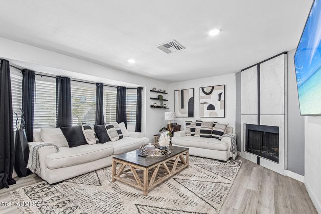 1530 W DUNLAP Avenue, Phoenix, AZ 85021
