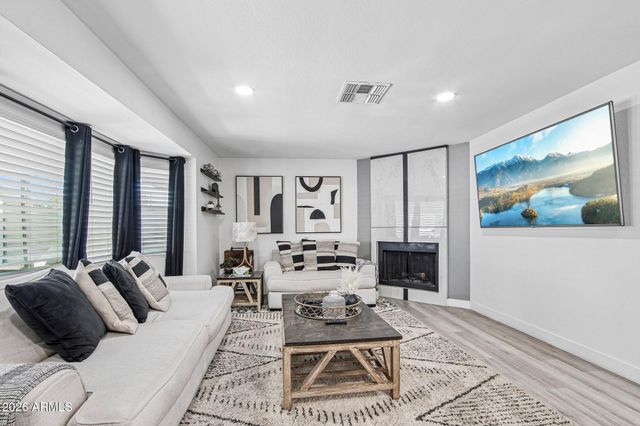 1530 W DUNLAP Avenue, Phoenix, AZ 85021