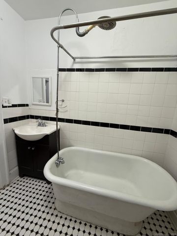 684 Washington Avenue 1, West Haven, CT 06516