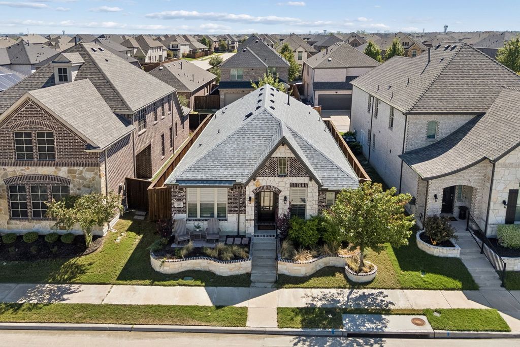 2113 Almassera Drive, Little Elm, TX 75068 — photo 2