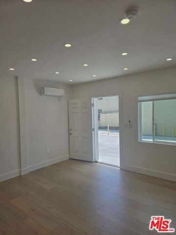 4233 Avocado Street, Los Angeles, CA 90027