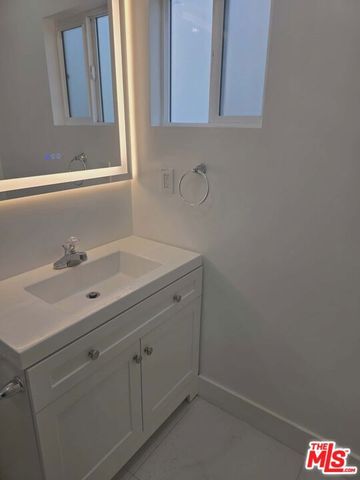 4233 Avocado Street, Los Angeles, CA 90027