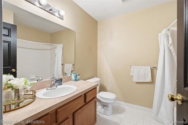 15308 Yale Drive, Clinton Township, MI 48038