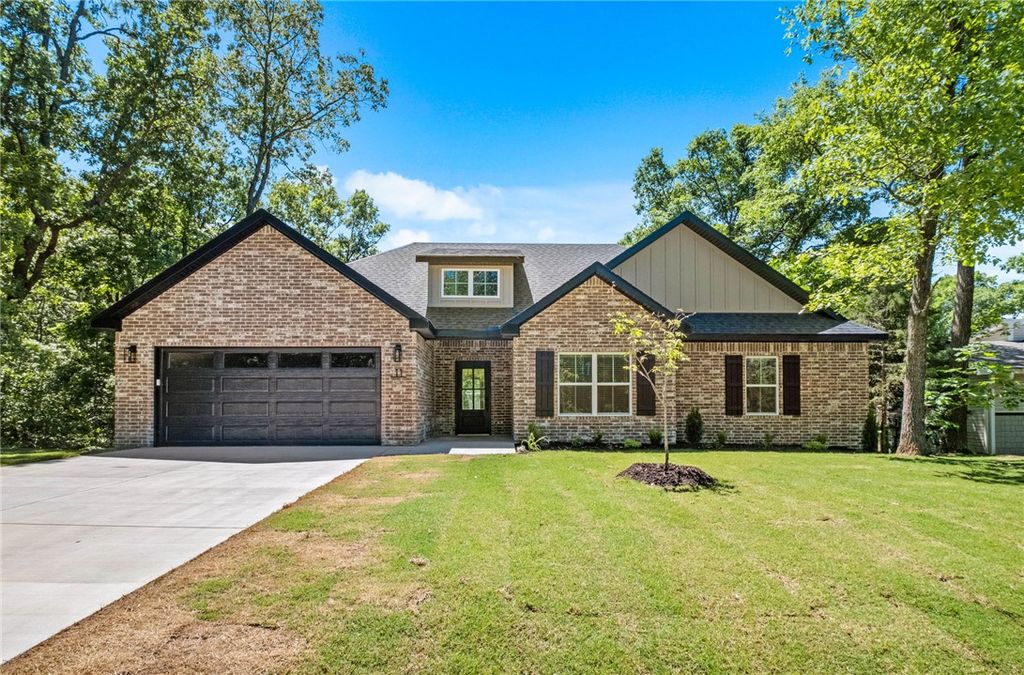 11 Thornaby Drive, Bella Vista, AR 72714