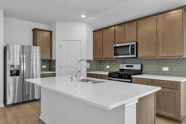 5028 Hazelnut LN, Del Valle, TX 78617