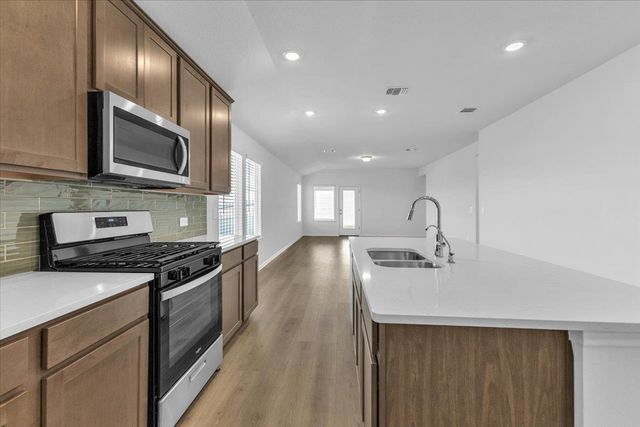 5028 Hazelnut LN, Del Valle, TX 78617