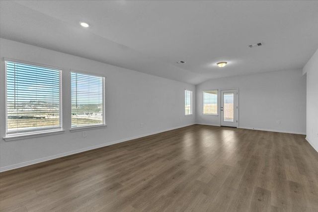 5028 Hazelnut LN, Del Valle, TX 78617