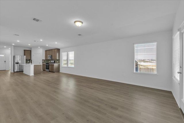 5028 Hazelnut LN, Del Valle, TX 78617