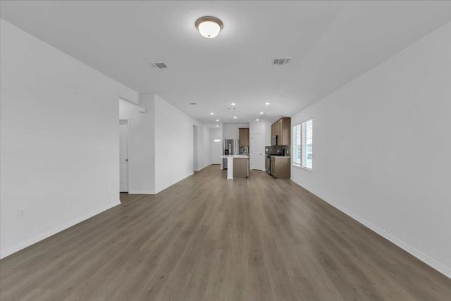 5028 Hazelnut LN, Del Valle, TX 78617