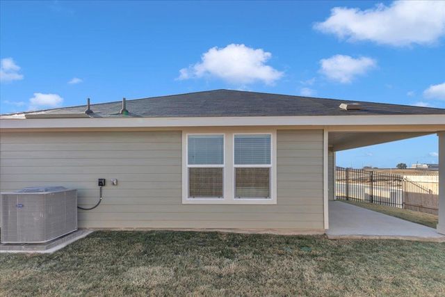 5028 Hazelnut LN, Del Valle, TX 78617