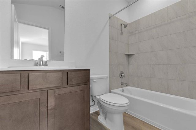 5028 Hazelnut LN, Del Valle, TX 78617