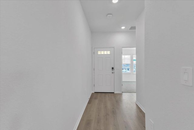 5028 Hazelnut LN, Del Valle, TX 78617