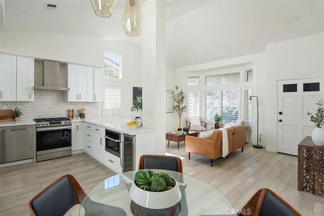 27142 Sanford, Valencia, CA 91354